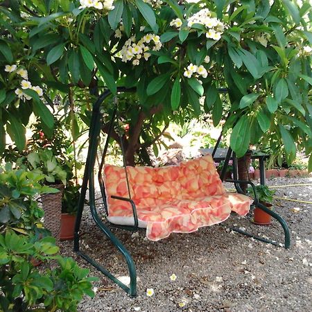 Villa Ortensia Ачи Кастело Екстериор снимка