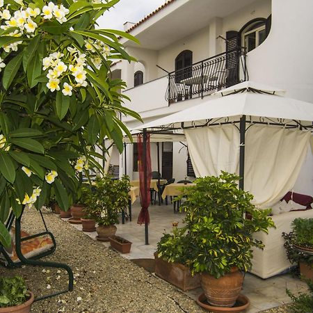 Villa Ortensia Ачи Кастело Екстериор снимка