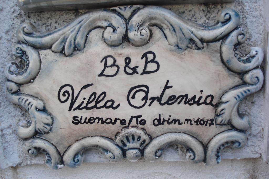 Villa Ortensia Ачи Кастело Екстериор снимка